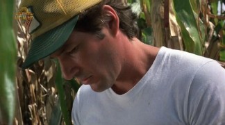 Кадр з фільму Далеко від дому