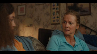 Кадр з фільму Сонячний берег