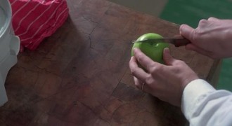 Кадр з фільму Рука, що гойдає колиску