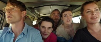 Кадр з фільму Хижаки