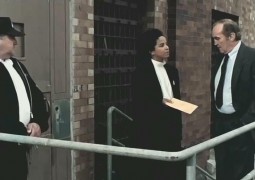 Кадр з фільму Танець у кайданах