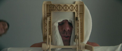 Кадр з фільму Низько