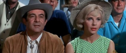 Кадр з фільму Файрбол 500