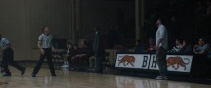 Кадр з фільму Поза Грою