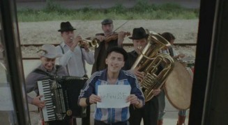 Кадр з фільму І все освітилося