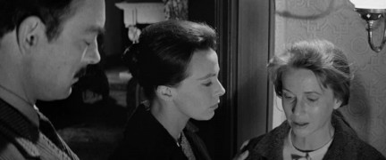 Кадр з фільму Будинок з привидами