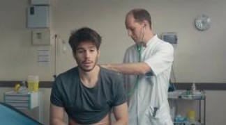 Кадр з фільму Він і вона