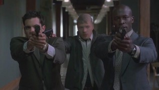 Кадр з фільму Шлях зброї