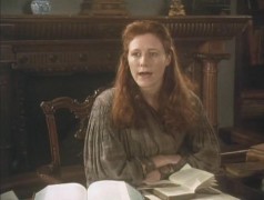 Кадр з фільму Чорна оксамитова сукня