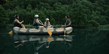 Кадр з фільму Дика річка