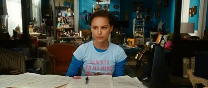 Кадр з фільму Чарівна крамничка