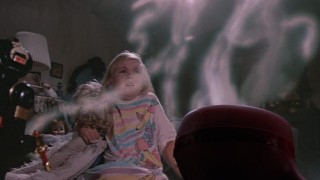 Кадр з фільму Полтергейст 2: Інший бік