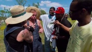 Кадр з фільму Придурки 2