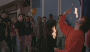 Кадр з фільму Врятуй мене