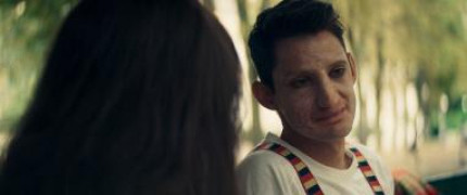 Кадр з фільму Крізь вогонь