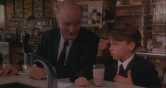 Кадр з фільму Сусіди по кімнаті, або невгамовний дід