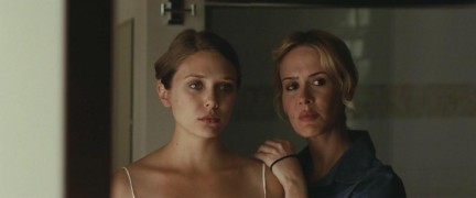 Кадр з фільму Марта Мерсі Мей Марлен