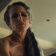 Кадр з фільму Караюча Длань