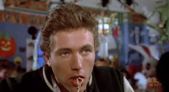 Кадр з фільму Дурнів немає