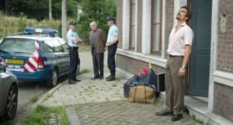 Кадр з фільму Божевільні сусіди