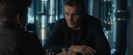 Кадр з фільму Гра тіней