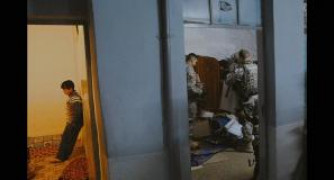 Кадр з фільму Голосніше, ніж бомби