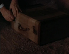 Кадр з фільму Темний день, світла ніч