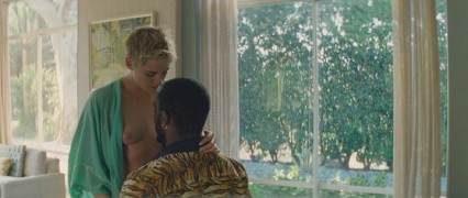 Кадр з фільму Проти всіх ворогів: Історія Джин Сіберг