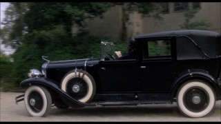 Кадр з фільму Чарлі Чан і прокляття королеви драконів