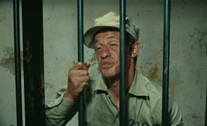 Кадр з фільму Пригоди китайця в Китаї