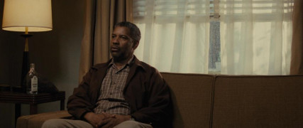 Кадр з фільму Паркани