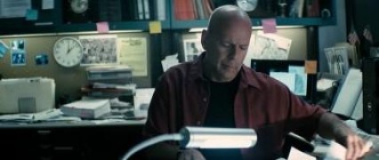 Кадр з фільму Клин клином