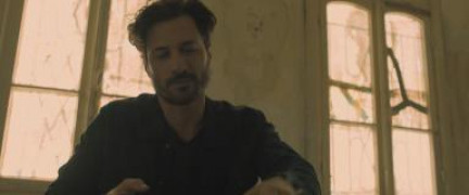 Кадр з фільму Невірний