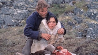 Кадр з фільму Той, що йде у снігах