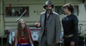 Кадр з фільму Божевільні сусіди