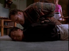 Кадр з фільму Спина до спини