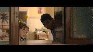 Кадр з фільму Усе життя попереду