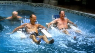 Кадр з фільму Кокон