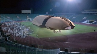 Кадр з фільму Облога прибульців