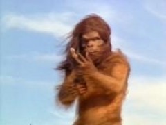 Кадр з фільму Втрачена ланка