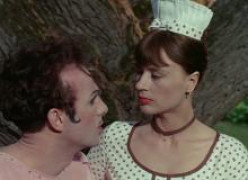 Кадр з фільму Не кажучи вже про всіх цих жінок