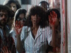 Кадр з фільму Піранья 2: Нерест