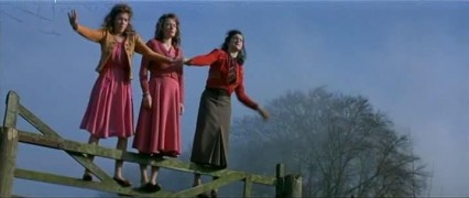 Кадр з фільму Три англійки за містом