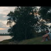 Кадр з фільму Низько