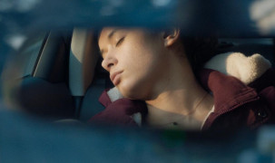 Кадр з фільму Дівчина з браслетом