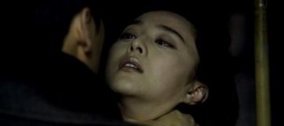 Кадр з фільму Східний вітер з дощем