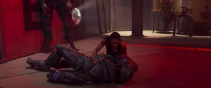 Кадр з фільму Скайлайн 3