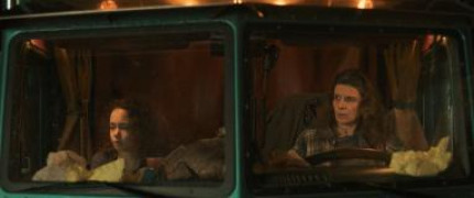 Кадр з фільму Райське шосе