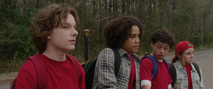 Кадр з фільму Монстри літа