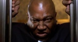 Кадр з фільму Чужа гра